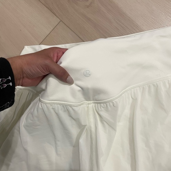 Lululemon shorts size 16 - Picture 2 of 3